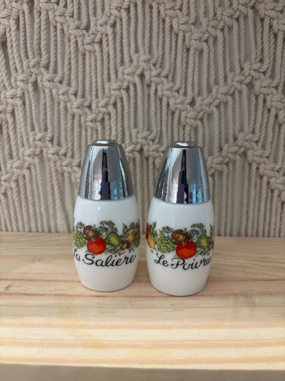 Vintage salt & pepper shakers "Spice of Life" produced by Gemco Ware for Corning